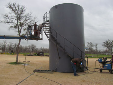 Spiral tank stairs